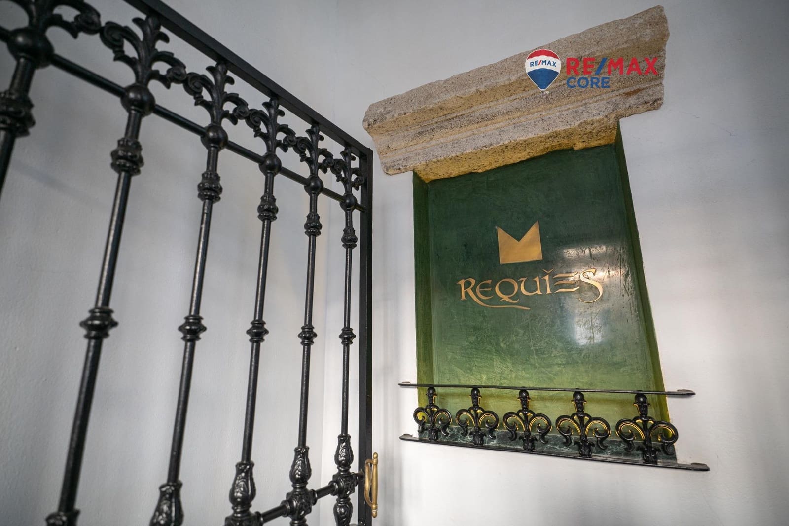 6 soverom Villa til salgs i Feria med svømmebasseng garasje - € 453 200 (Ref: 9450884)