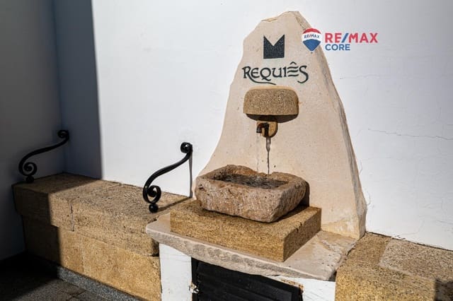 6 soverom Villa til salgs i Feria med svømmebasseng garasje - € 453 200 (Ref: 9450884)