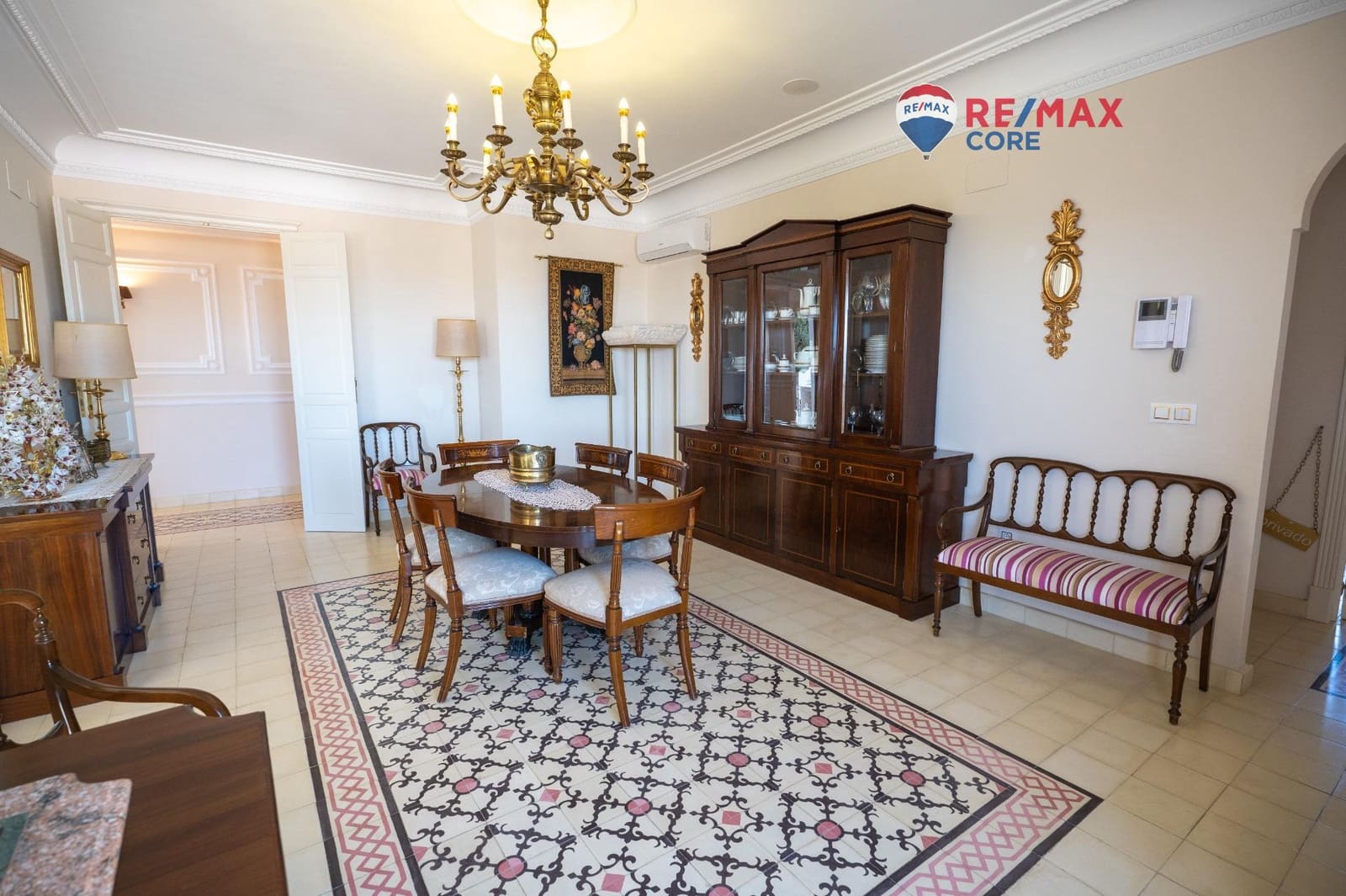 6 soverom Villa til salgs i Feria med svømmebasseng garasje - € 453 200 (Ref: 9450884)