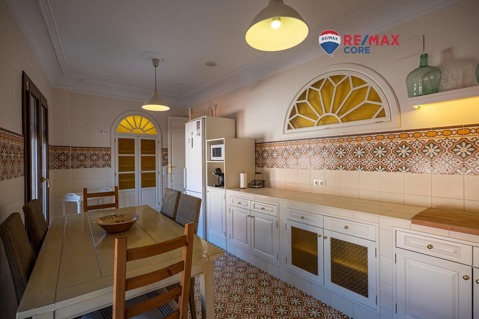 6 soverom Villa til salgs i Feria med svømmebasseng garasje - € 453 200 (Ref: 9450884)