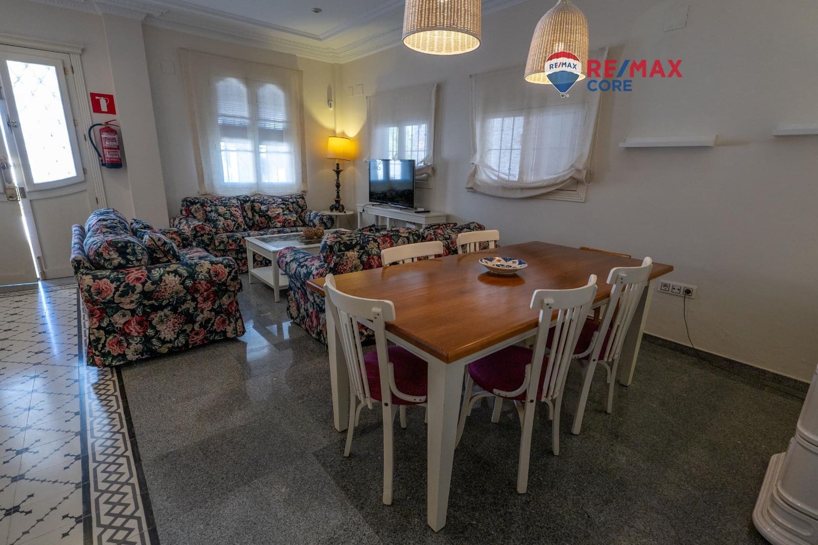 6 soverom Villa til salgs i Feria med svømmebasseng garasje - € 453 200 (Ref: 9450884)