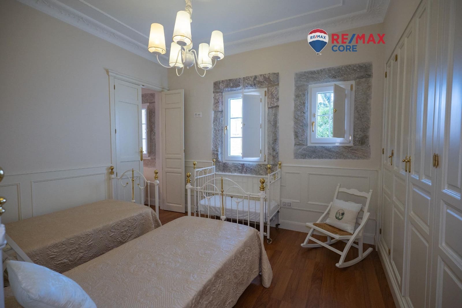 6 soverom Villa til salgs i Feria med svømmebasseng garasje - € 453 200 (Ref: 9450884)