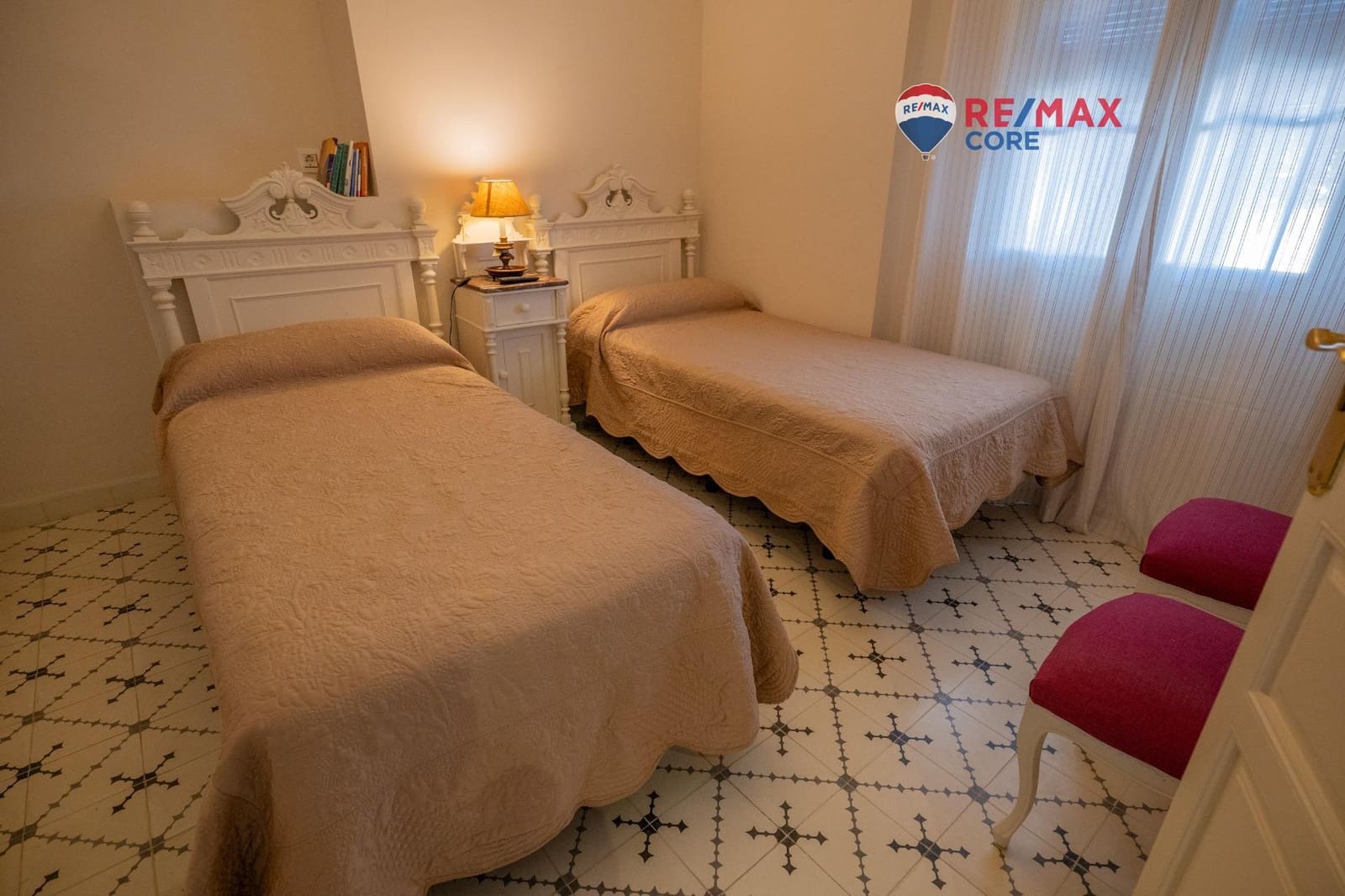 6 soverom Villa til salgs i Feria med svømmebasseng garasje - € 453 200 (Ref: 9450884)