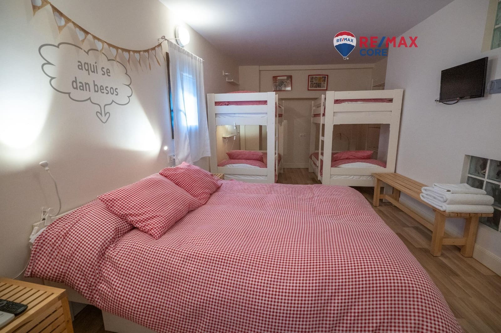 6 soverom Villa til salgs i Feria med svømmebasseng garasje - € 453 200 (Ref: 9450884)