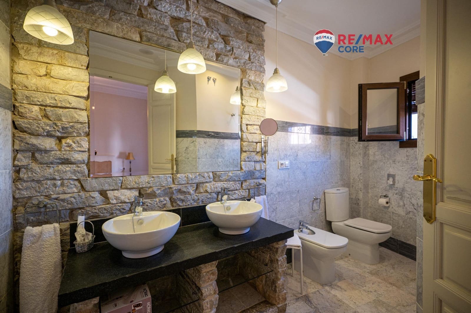 6 soverom Villa til salgs i Feria med svømmebasseng garasje - € 453 200 (Ref: 9450884)