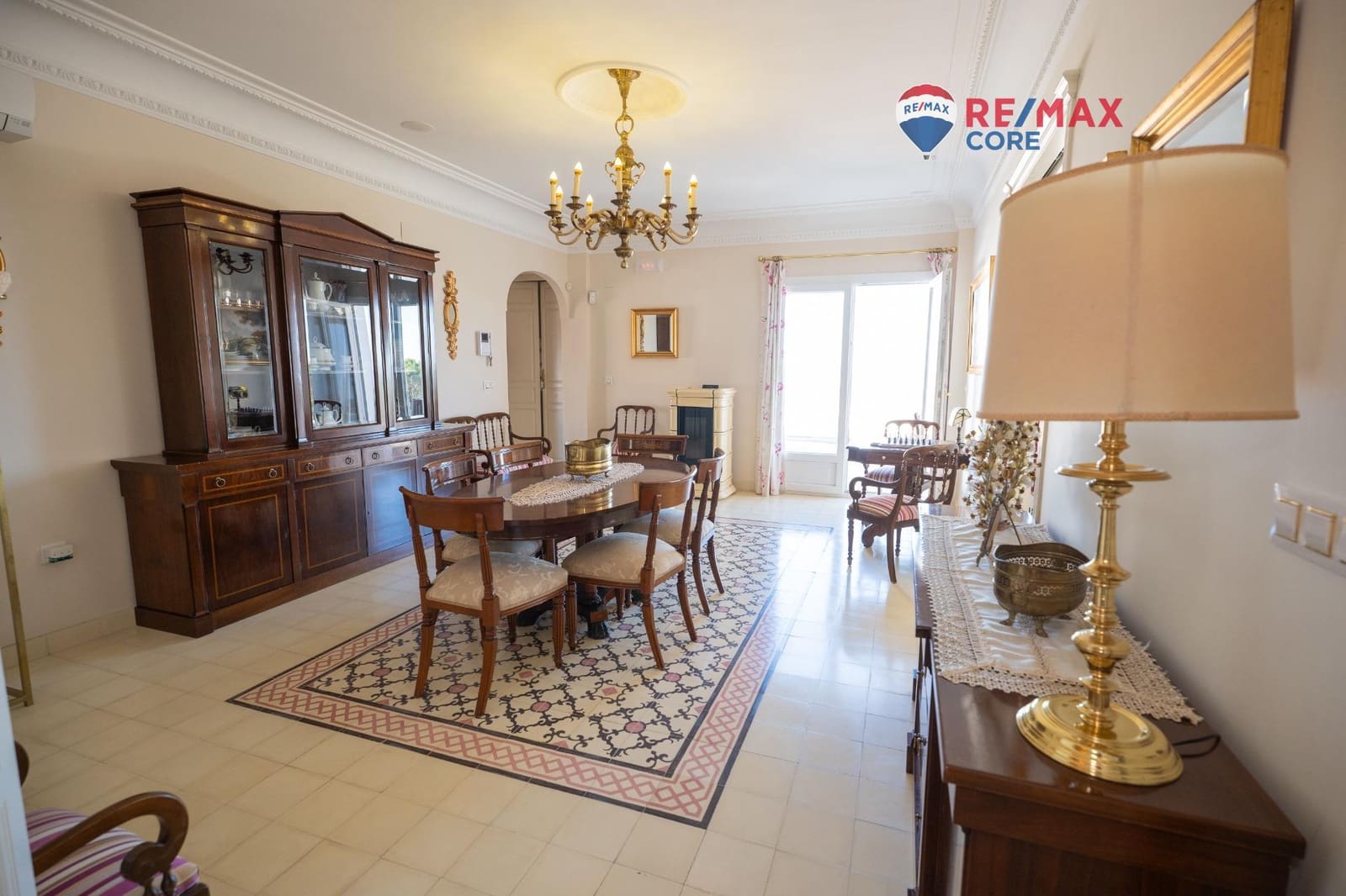 6 soverom Villa til salgs i Feria med svømmebasseng garasje - € 453 200 (Ref: 9450884)