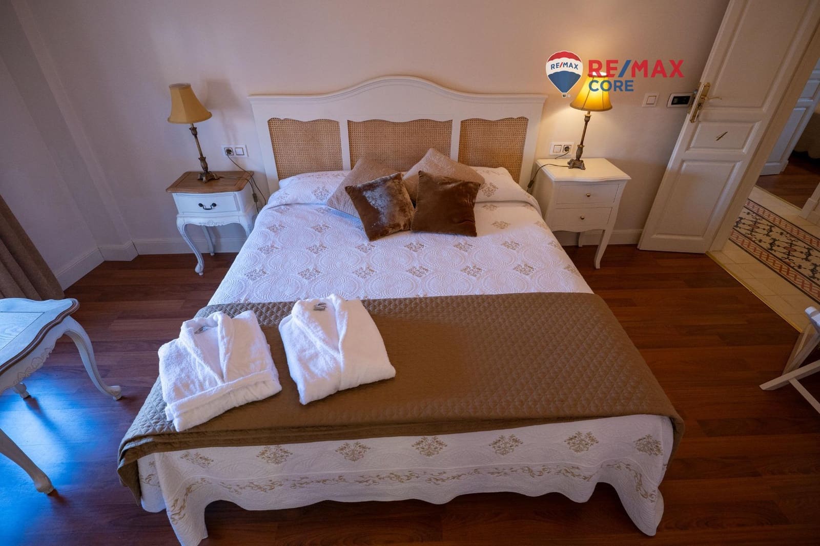 6 soverom Villa til salgs i Feria med svømmebasseng garasje - € 453 200 (Ref: 9450884)