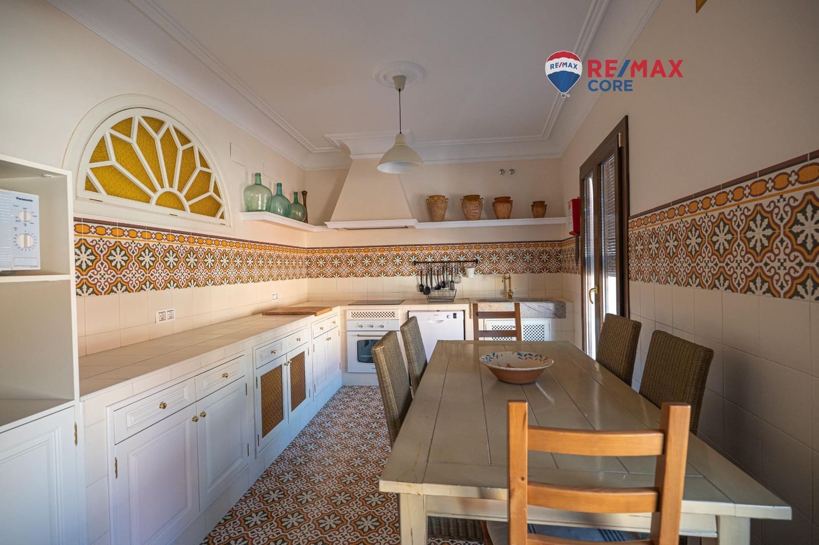 6 soverom Villa til salgs i Feria med svømmebasseng garasje - € 453 200 (Ref: 9450884)