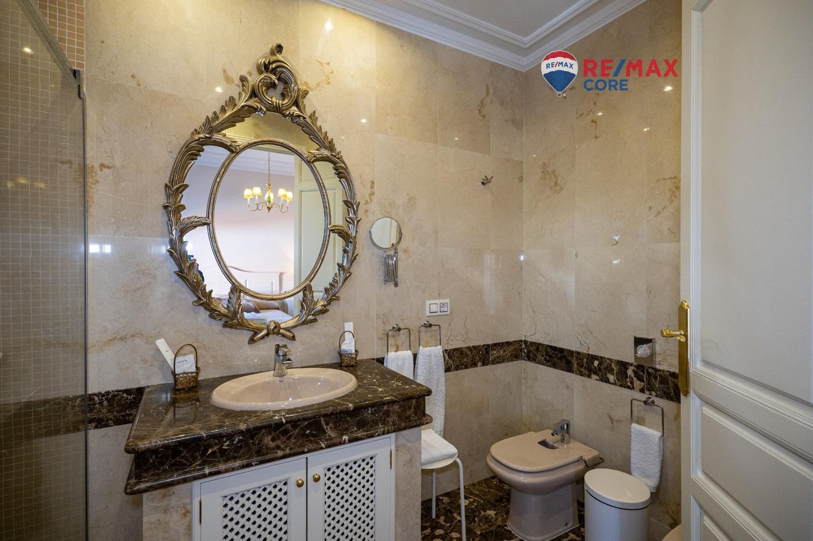 6 soverom Villa til salgs i Feria med svømmebasseng garasje - € 453 200 (Ref: 9450884)