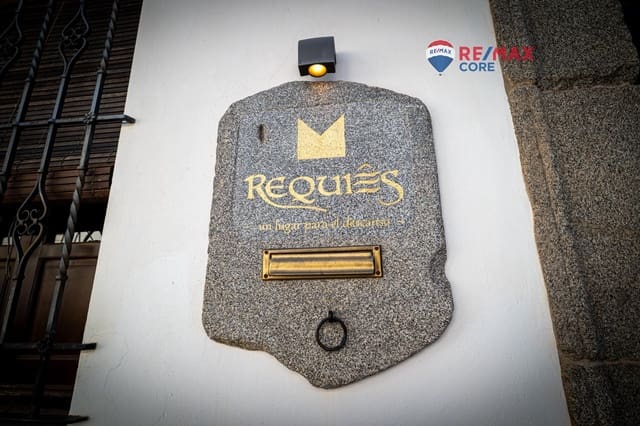 6 soverom Villa til salgs i Feria med svømmebasseng garasje - € 453 200 (Ref: 9450884)