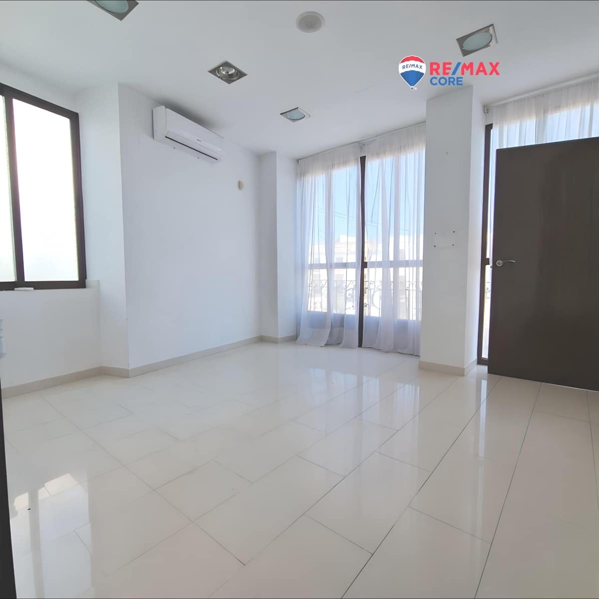 Erhverv til salg i Olivenza - € 178.000 (Ref: 9456268)