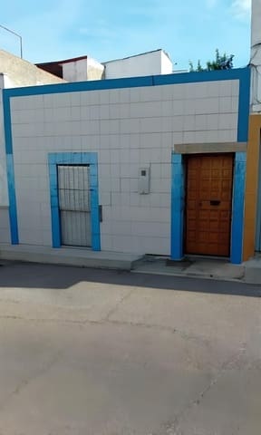 4 slaapkamer Huis te koop in Badajoz stad - € 72.500 (Ref: 9513416)