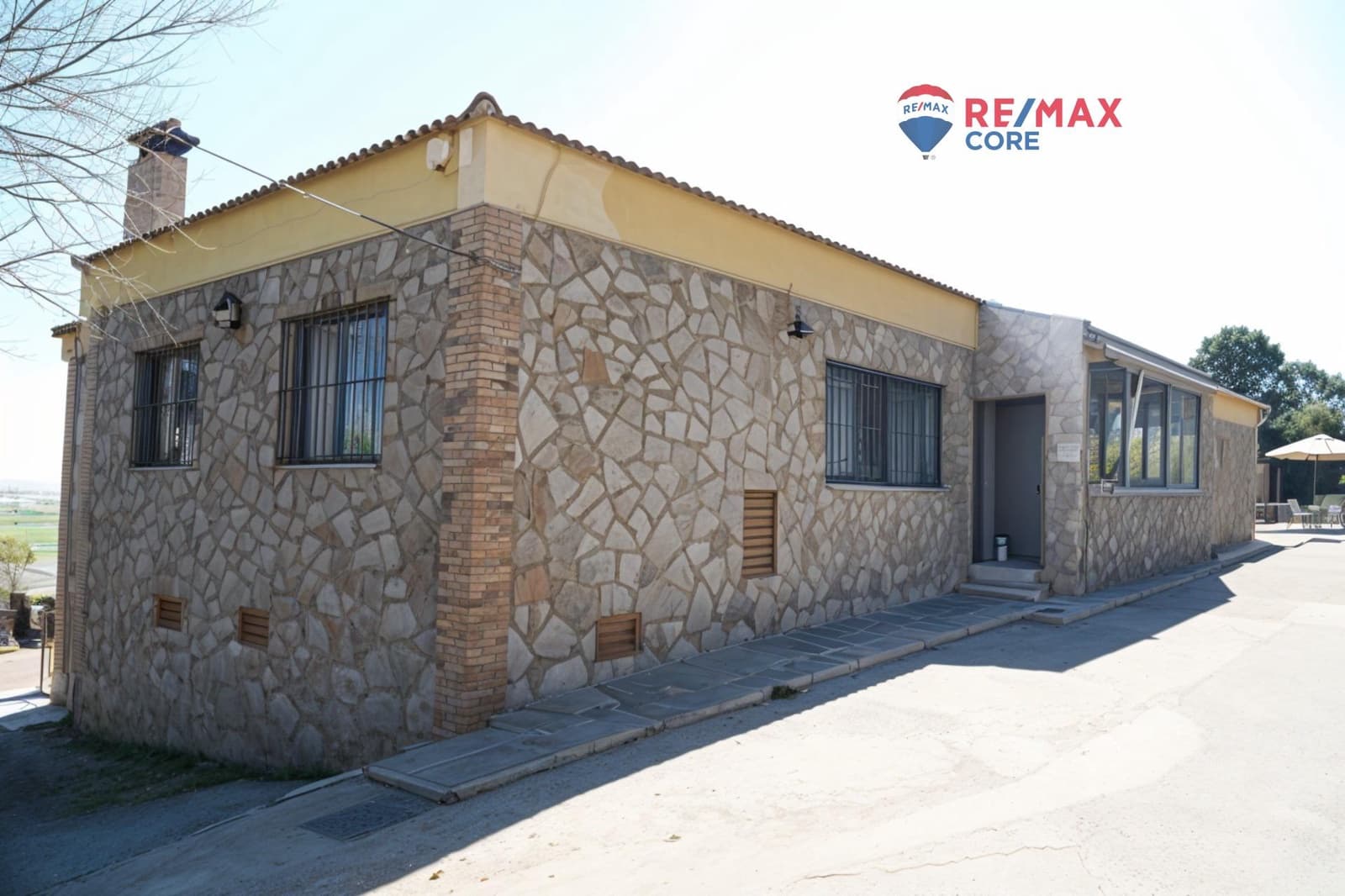 Chalet de 6 habitaciones en Sierra de Fuentes en venta con piscina garaje - 370.000 € (Ref: 9520846)