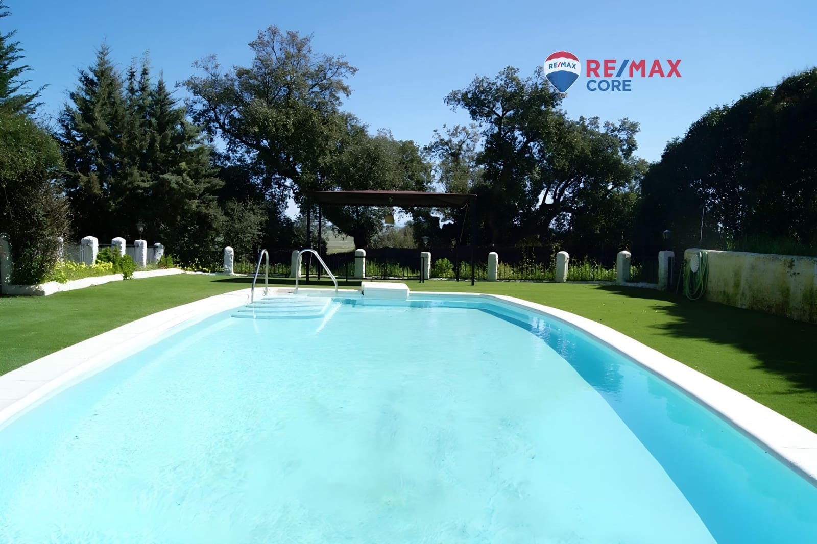 Chalet de 6 habitaciones en Sierra de Fuentes en venta con piscina garaje - 370.000 € (Ref: 9520846)