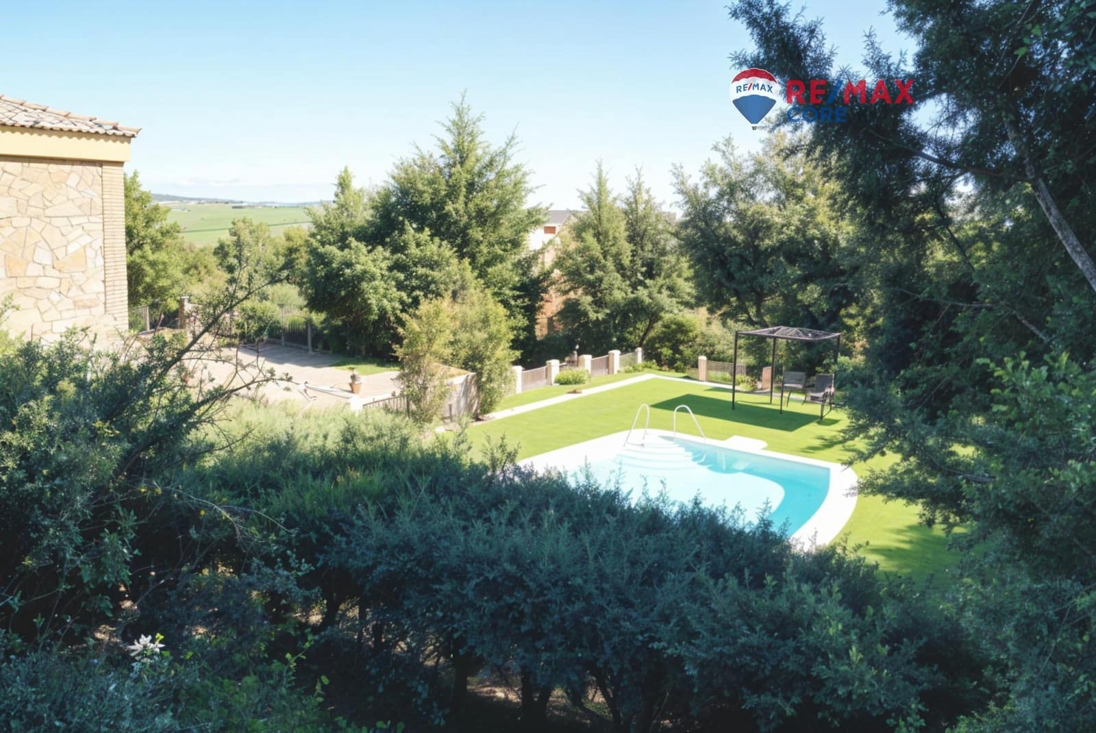 Chalet de 6 habitaciones en Sierra de Fuentes en venta con piscina garaje - 370.000 € (Ref: 9520846)