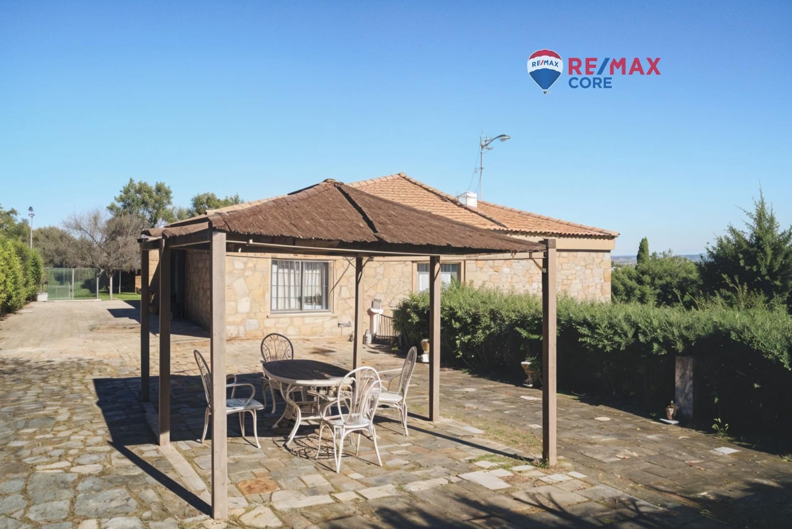 Chalet de 6 habitaciones en Sierra de Fuentes en venta con piscina garaje - 370.000 € (Ref: 9520846)