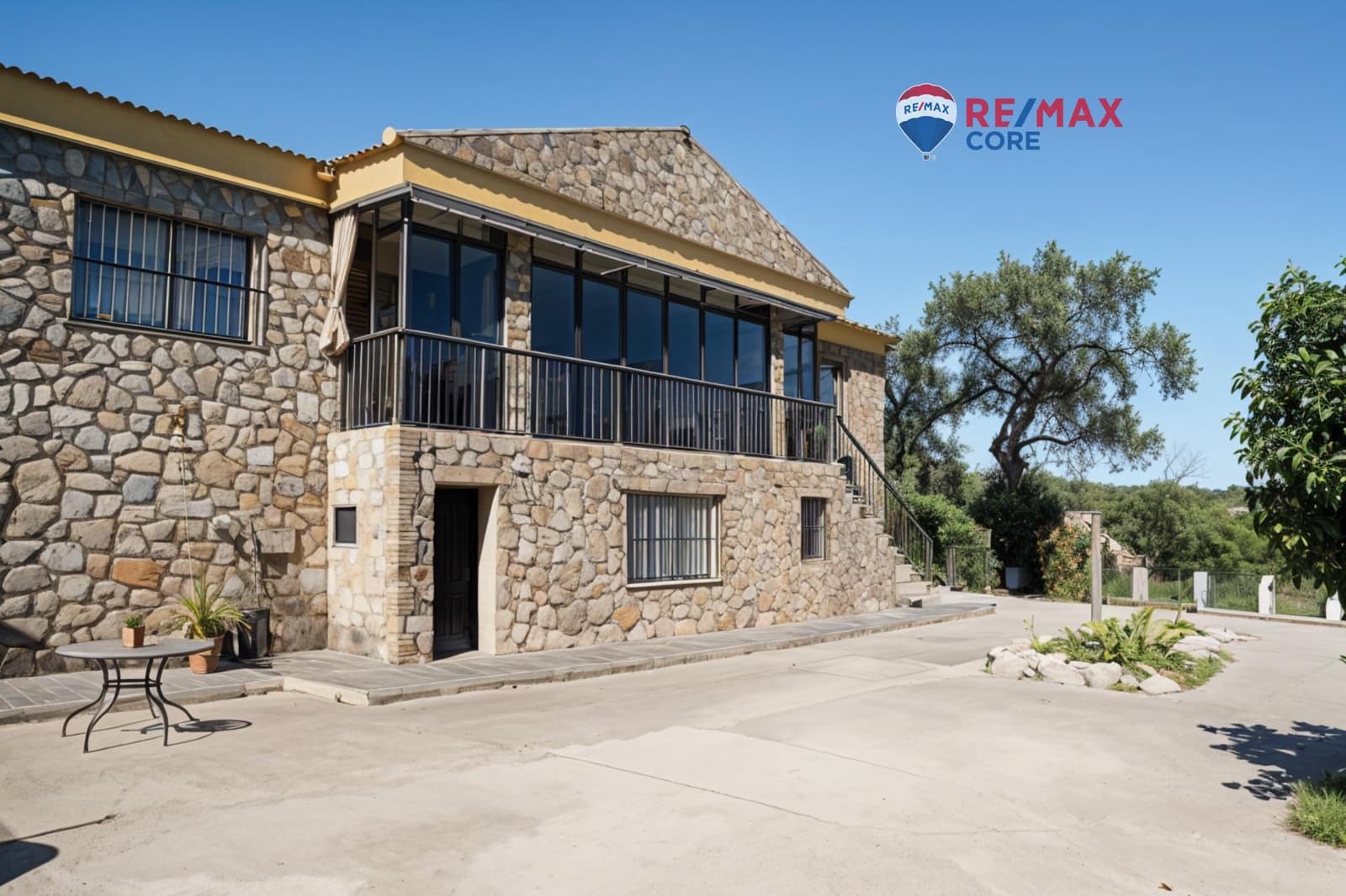 Chalet de 6 habitaciones en Sierra de Fuentes en venta con piscina garaje - 370.000 € (Ref: 9520846)