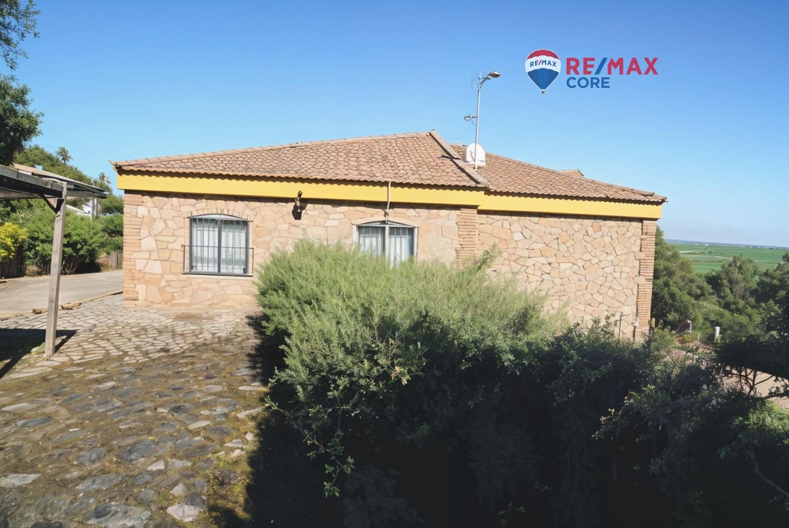 Chalet de 6 habitaciones en Sierra de Fuentes en venta con piscina garaje - 370.000 € (Ref: 9520846)