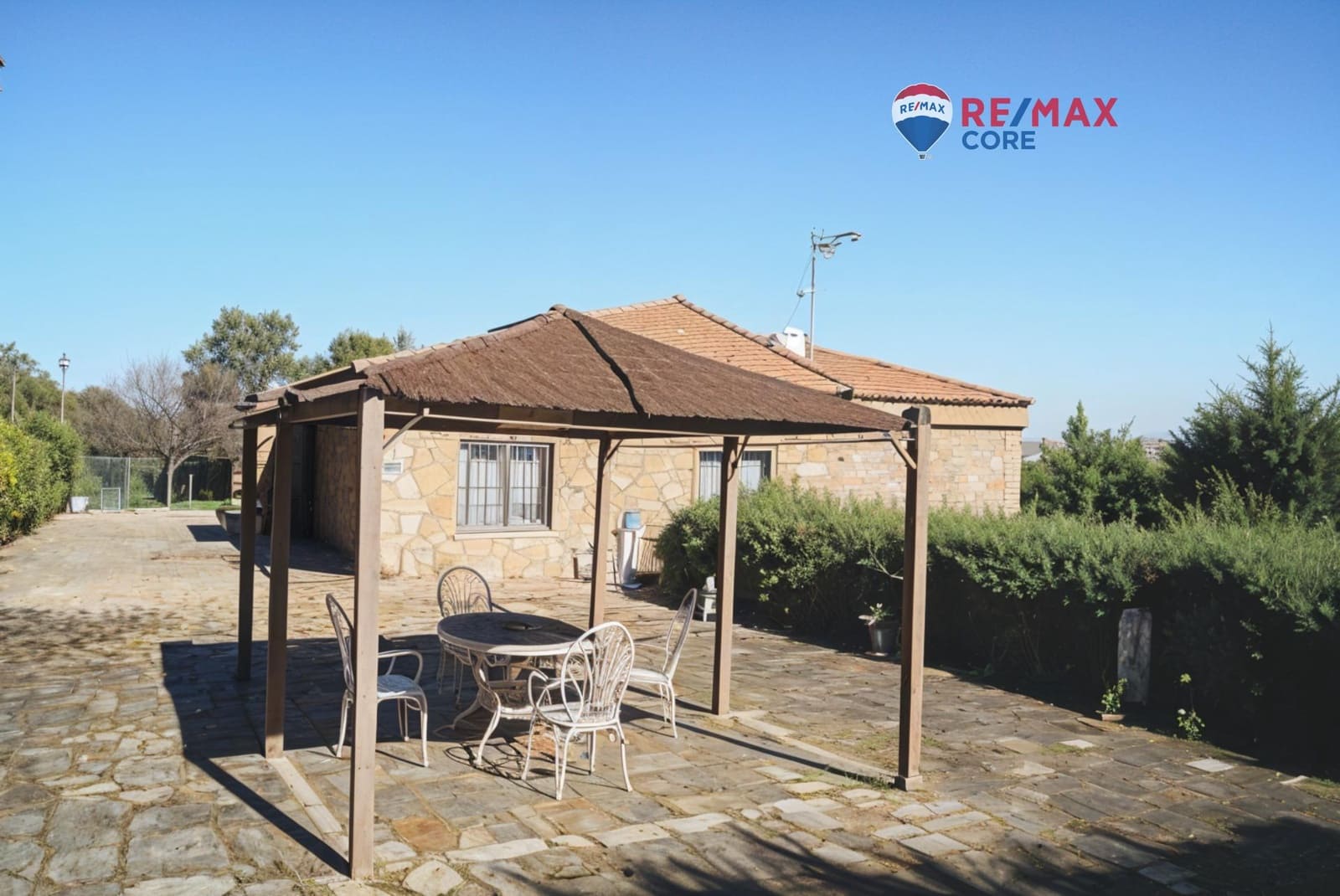 Chalet de 6 habitaciones en Sierra de Fuentes en venta con piscina garaje - 370.000 € (Ref: 9520846)