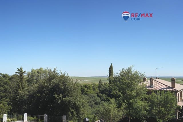 Chalet de 6 habitaciones en Sierra de Fuentes en venta con piscina garaje - 370.000 € (Ref: 9520846)