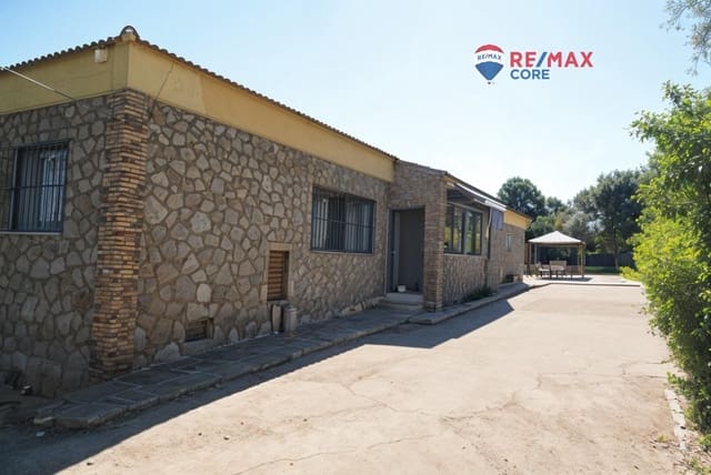 Chalet de 6 habitaciones en Sierra de Fuentes en venta con piscina garaje - 370.000 € (Ref: 9520846)