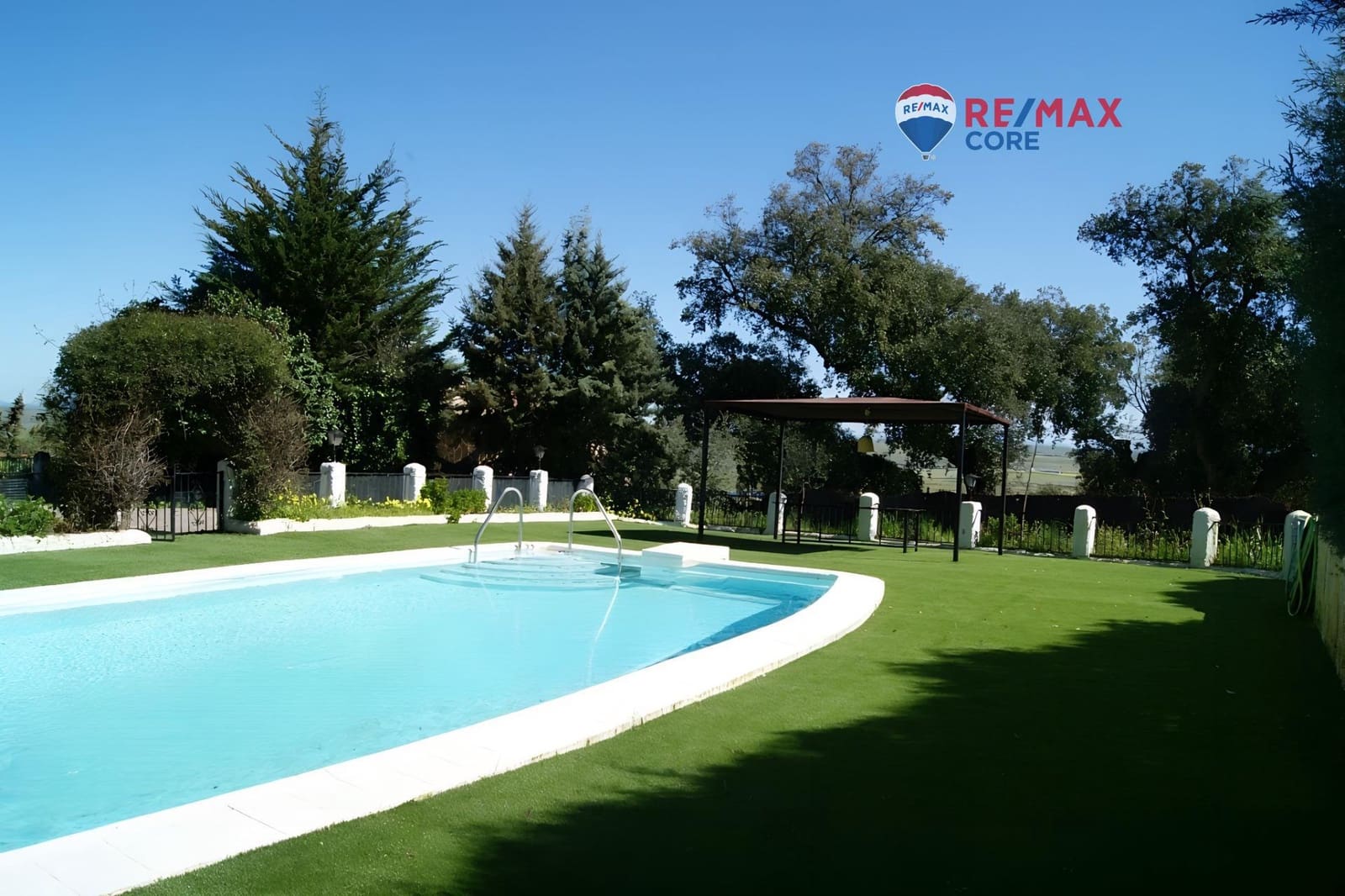 Chalet de 6 habitaciones en Sierra de Fuentes en venta con piscina garaje - 370.000 € (Ref: 9520846)