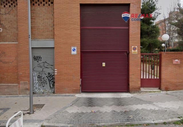 Garage for sale in Los Rosales, Madrid city - € 20,000 (Ref: 9541098)