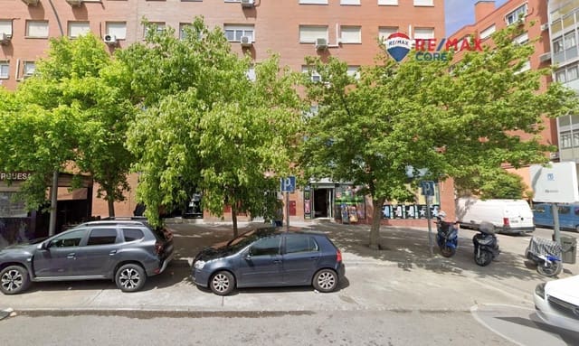 Garage for sale in Los Rosales, Madrid city - € 20,000 (Ref: 9541098)