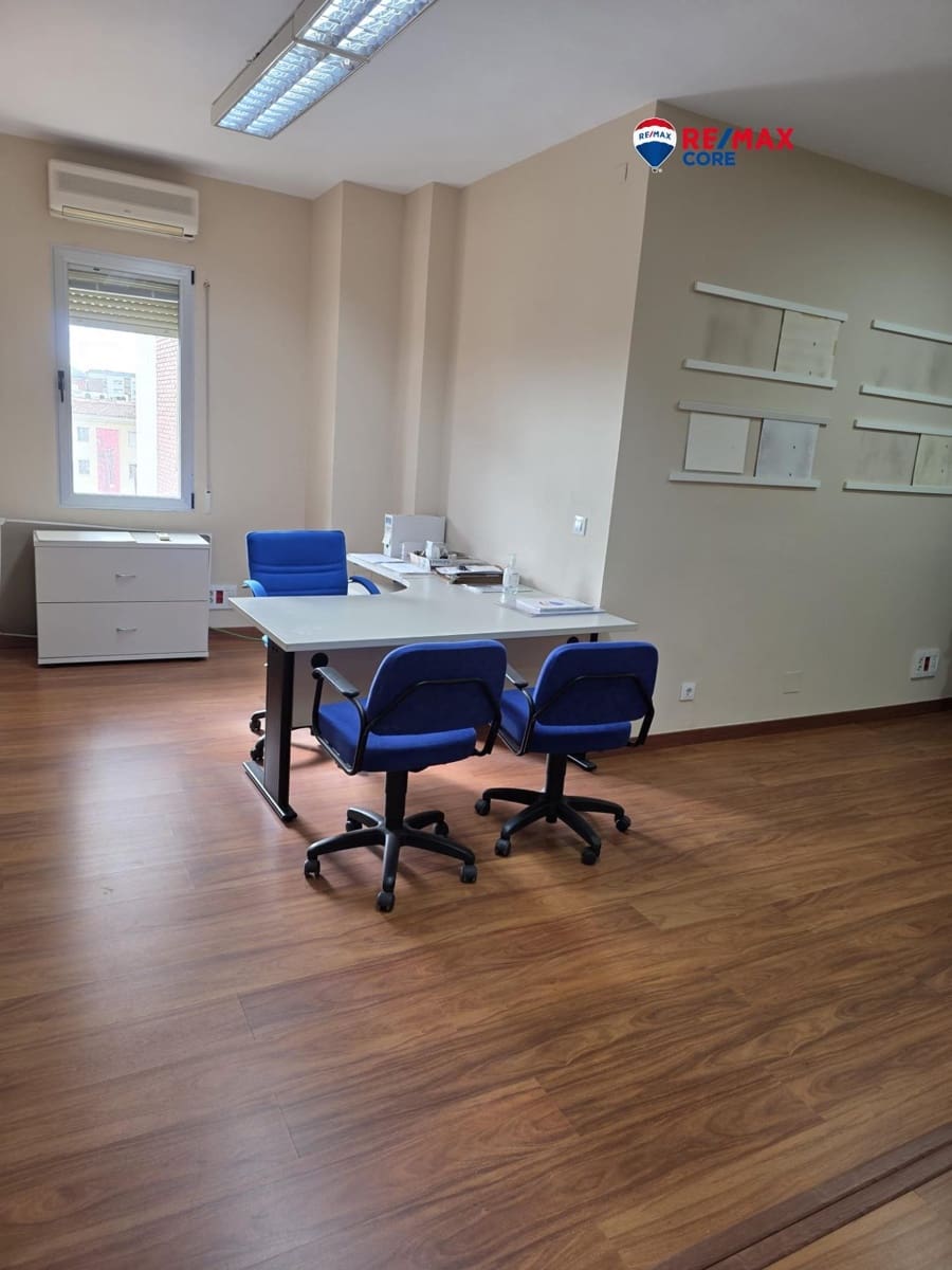 2 makuuhuone Toimisto myytävänä paikassa Badajoz kaupunki - 95 000 € (Ref: 9543617)