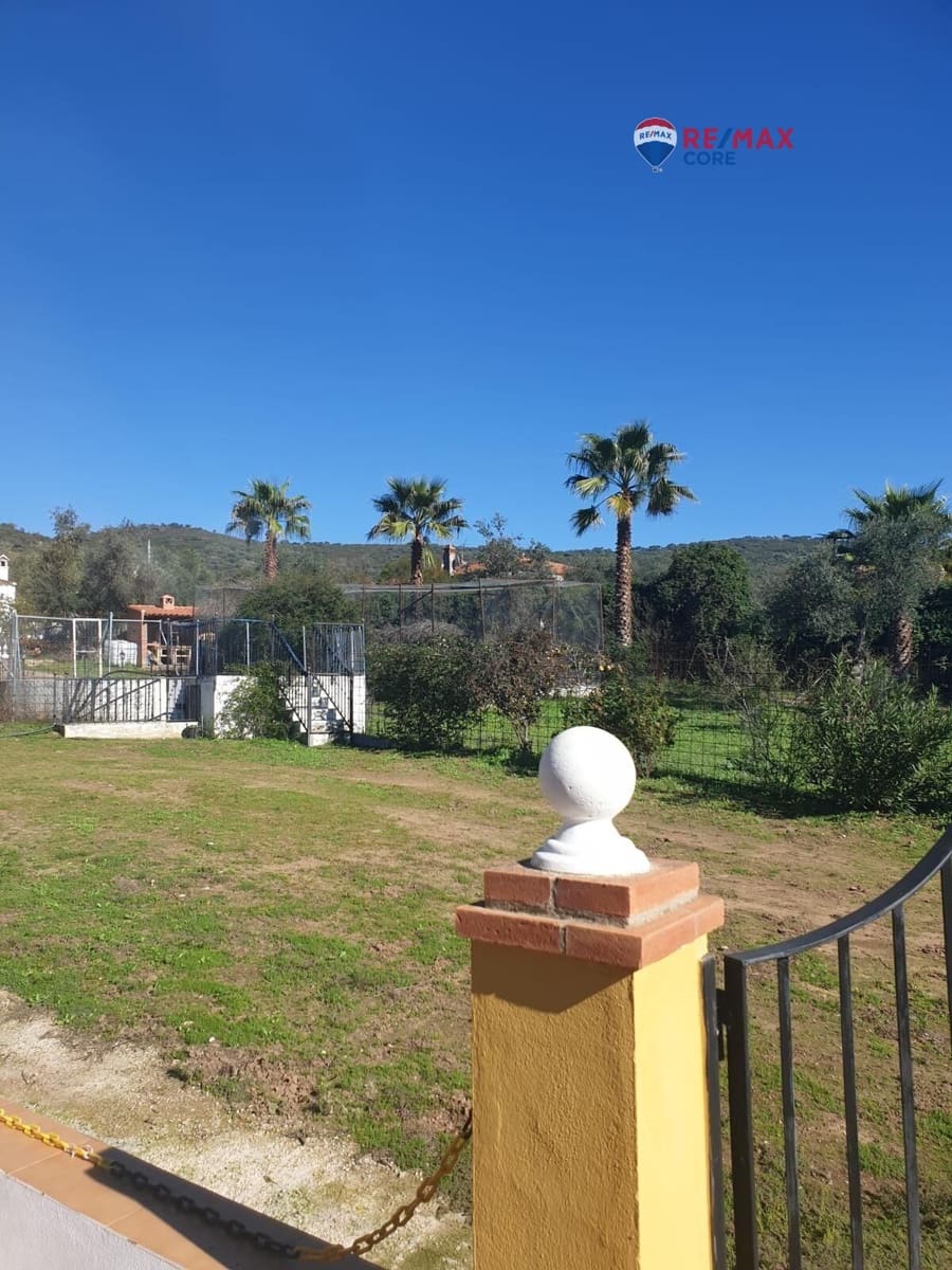 3 slaapkamer Finca/Landhuis te koop in Jerez de los Caballeros met zwembad garage - € 204.750 (Ref: 9543618)