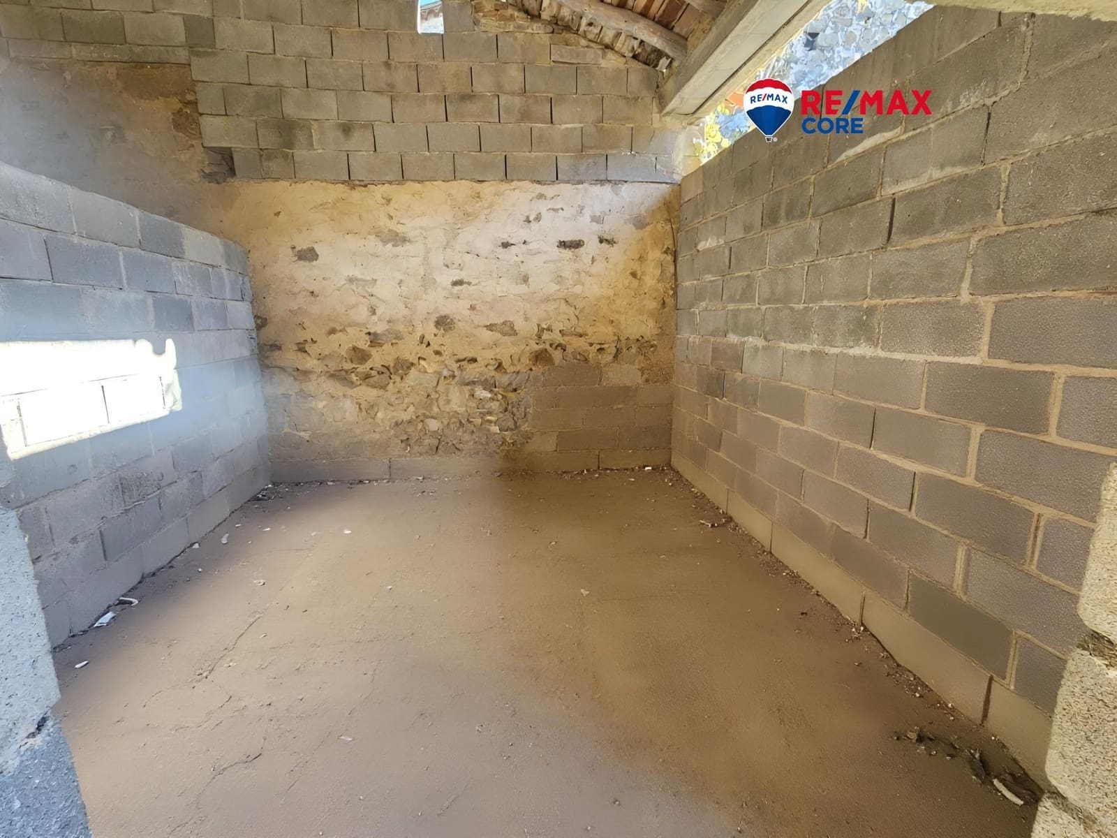 7 slaapkamer Huis te koop in Villamesias - € 109.000 (Ref: 9555840)