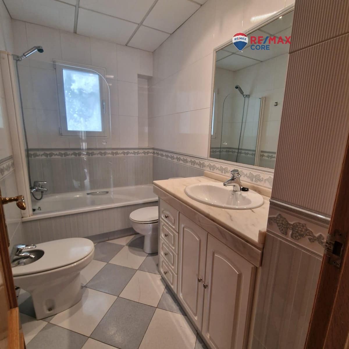 4 bedroom Flat for rent in Badajoz city - € 900 (Ref: 9561805)