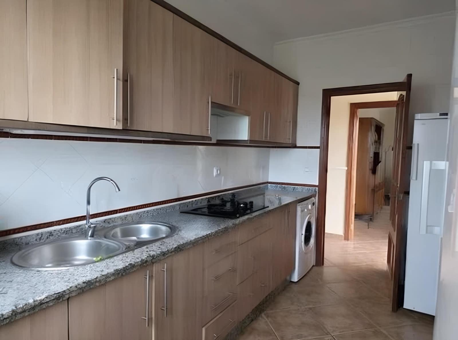 5 slaapkamer Villa te koop in Badajoz stad met garage - € 315.000 (Ref: 9565249)
