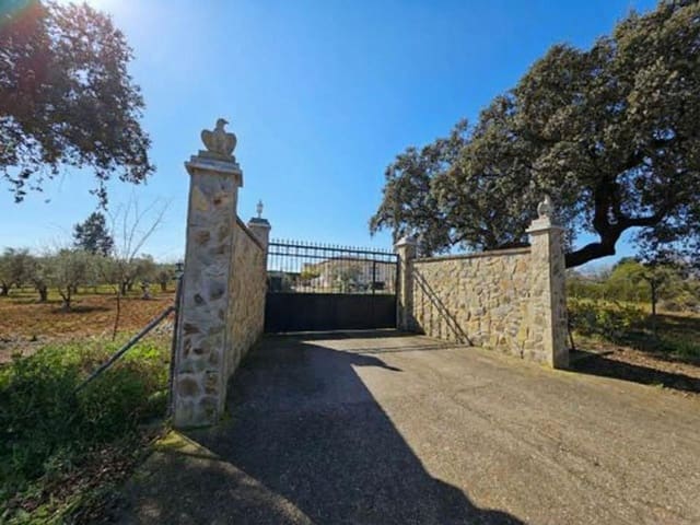 5 slaapkamer Villa te koop in Dehesilla de Calamón - Campomanes, Badajoz stad met garage - € 315.000 (Ref: 9565249)