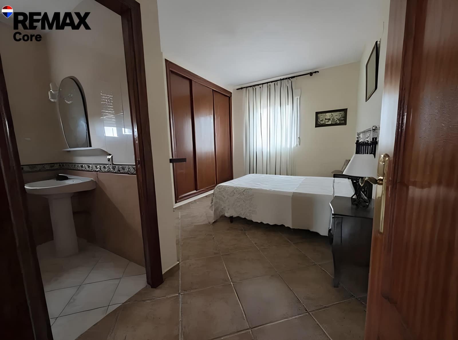 5 bedroom Villa for sale in Badajoz city with garage - € 315,000 (Ref: 9565249)