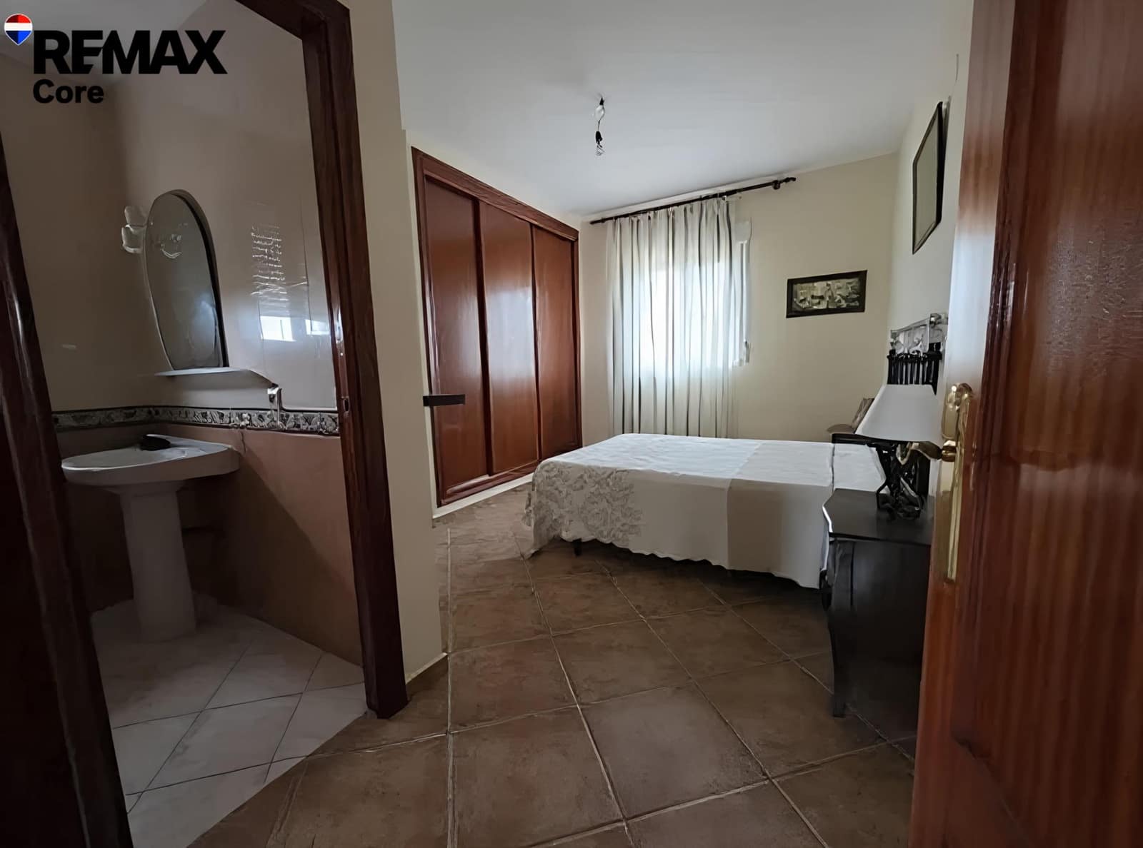 5 bedroom Villa for sale in Badajoz city with garage - € 315,000 (Ref: 9565249)