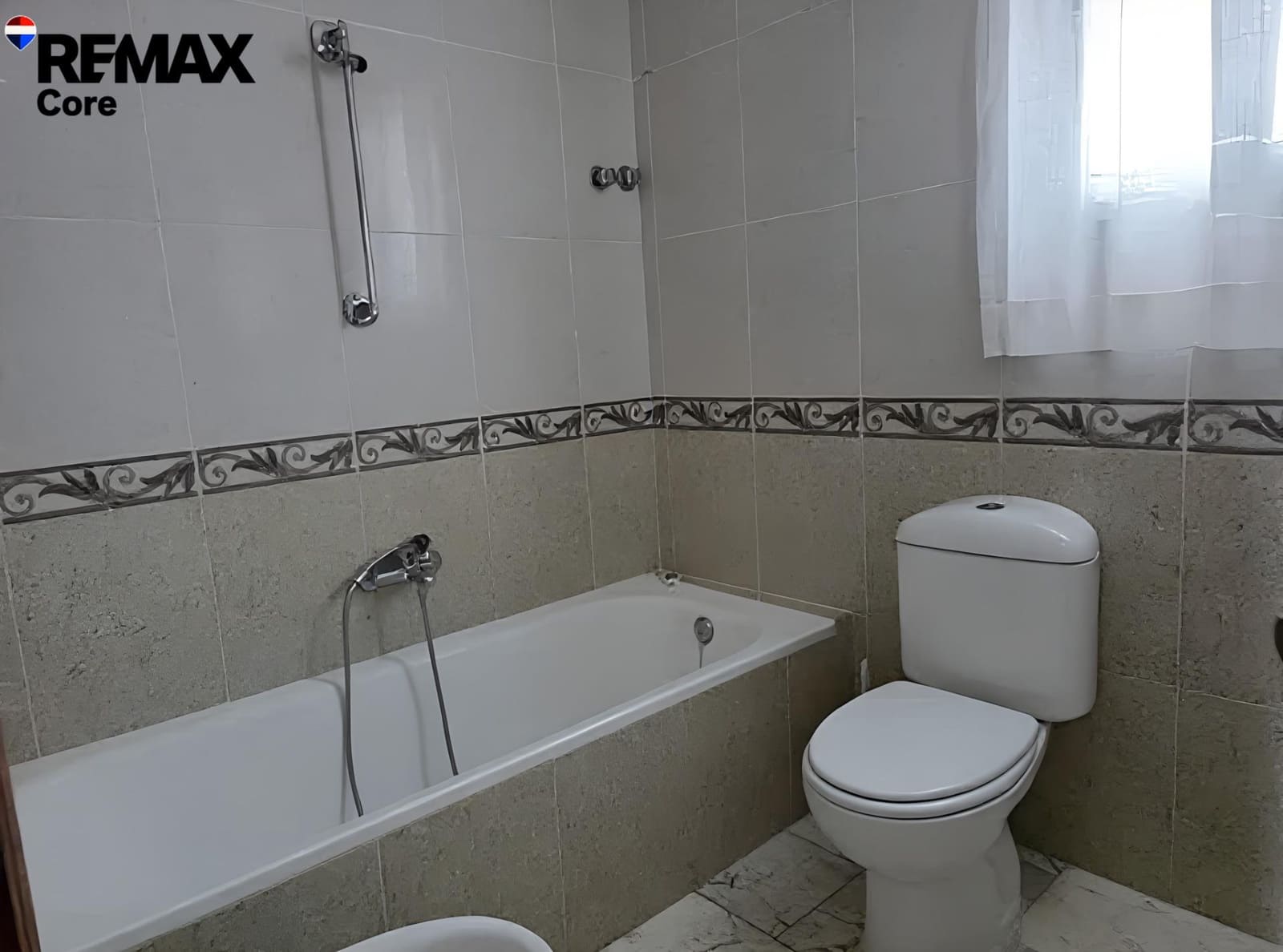 5 bedroom Villa for sale in Badajoz city with garage - € 315,000 (Ref: 9565249)