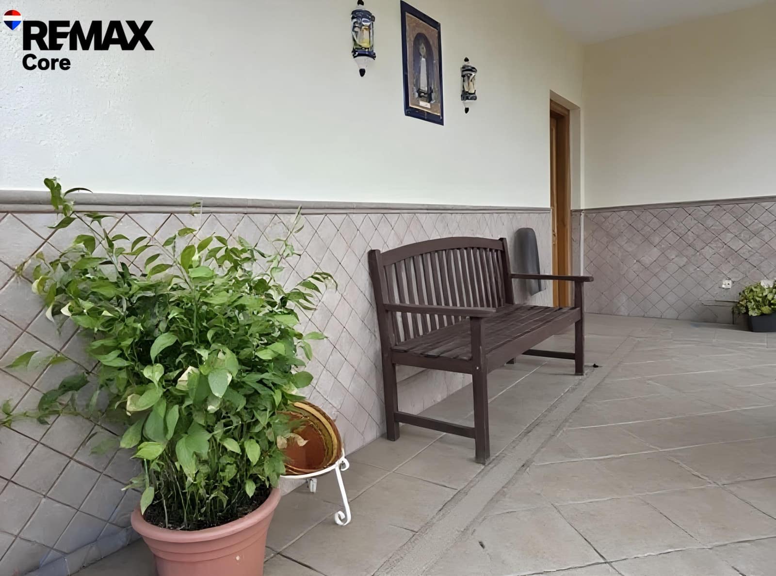 5 bedroom Villa for sale in Badajoz city with garage - € 315,000 (Ref: 9565249)