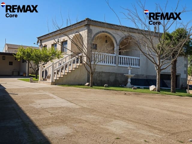 Chalet de 5 habitaciones en Dehesilla de Calamón - Campomanes, Badajoz ciudad en venta con garaje - 315.000 € (Ref: 9565249)