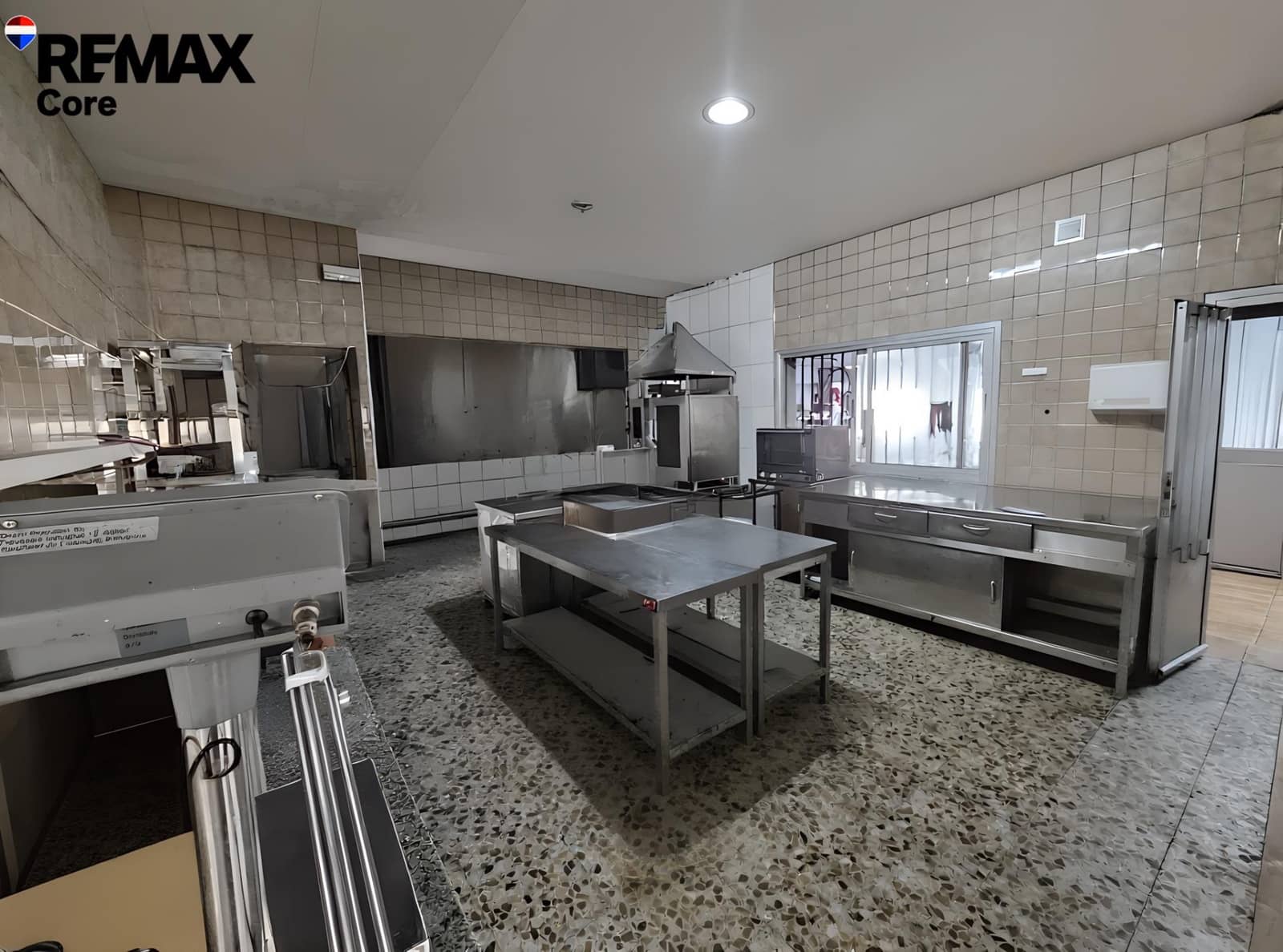 4 sovrum Företag till salu i Almoharin med garage - 380 000 € (Ref: 9576707)