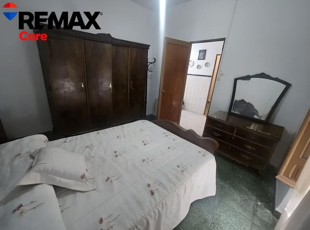 4 bedroom Villa for sale in Valdefuentes with garage - € 110,000 (Ref: 9586514)