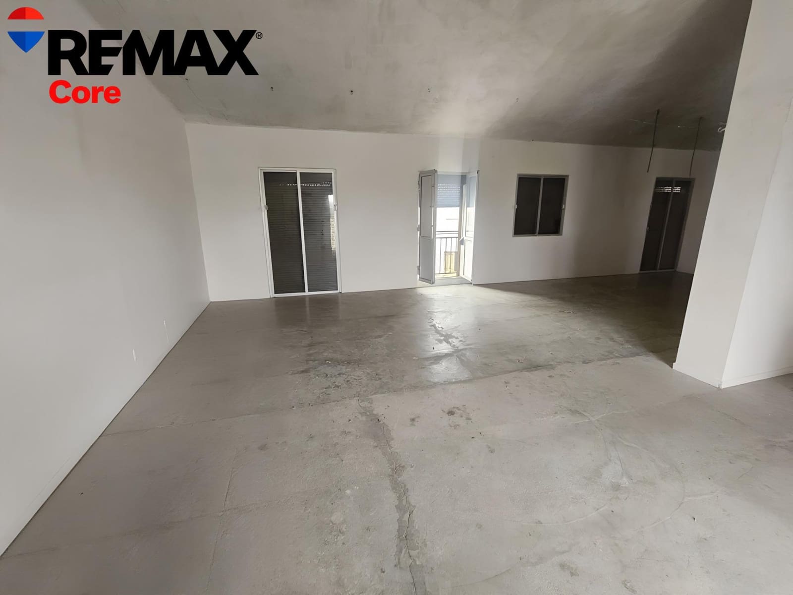 4 bedroom Villa for sale in Valdefuentes with garage - € 110,000 (Ref: 9586514)