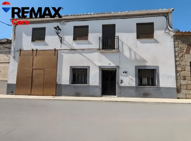 4 bedroom Villa for sale in Valdefuentes with garage - € 110,000 (Ref: 9586514)