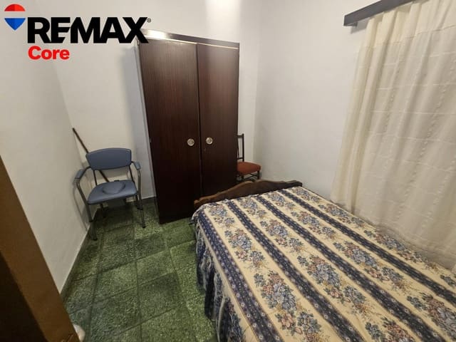 4 bedroom Villa for sale in Valdefuentes with garage - € 110,000 (Ref: 9586514)