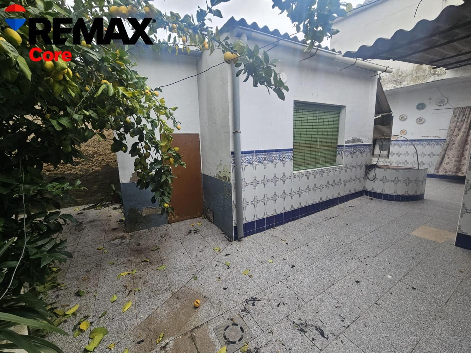 4 bedroom Villa for sale in Valdefuentes with garage - € 110,000 (Ref: 9586514)