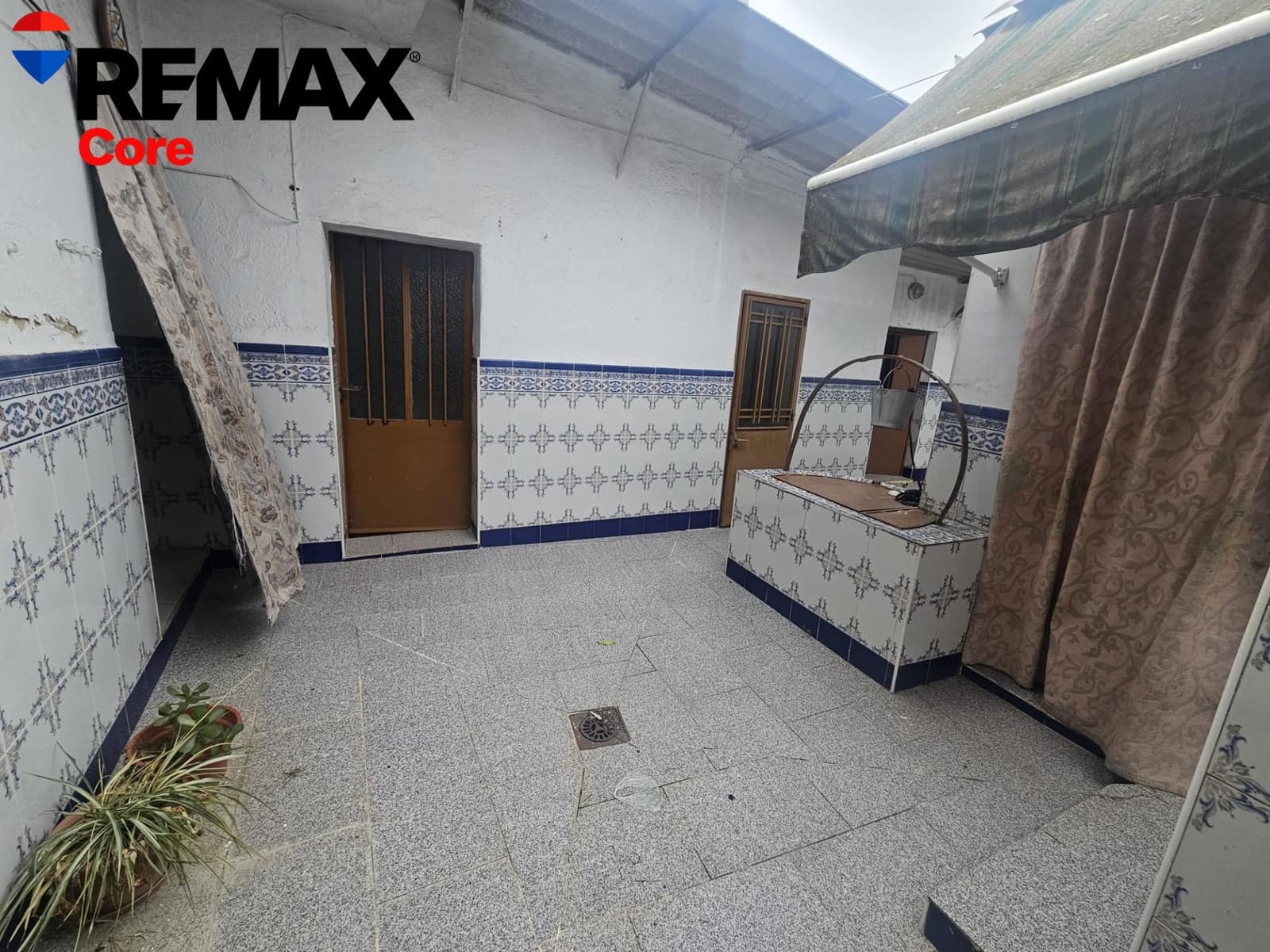 4 bedroom Villa for sale in Valdefuentes with garage - € 110,000 (Ref: 9586514)