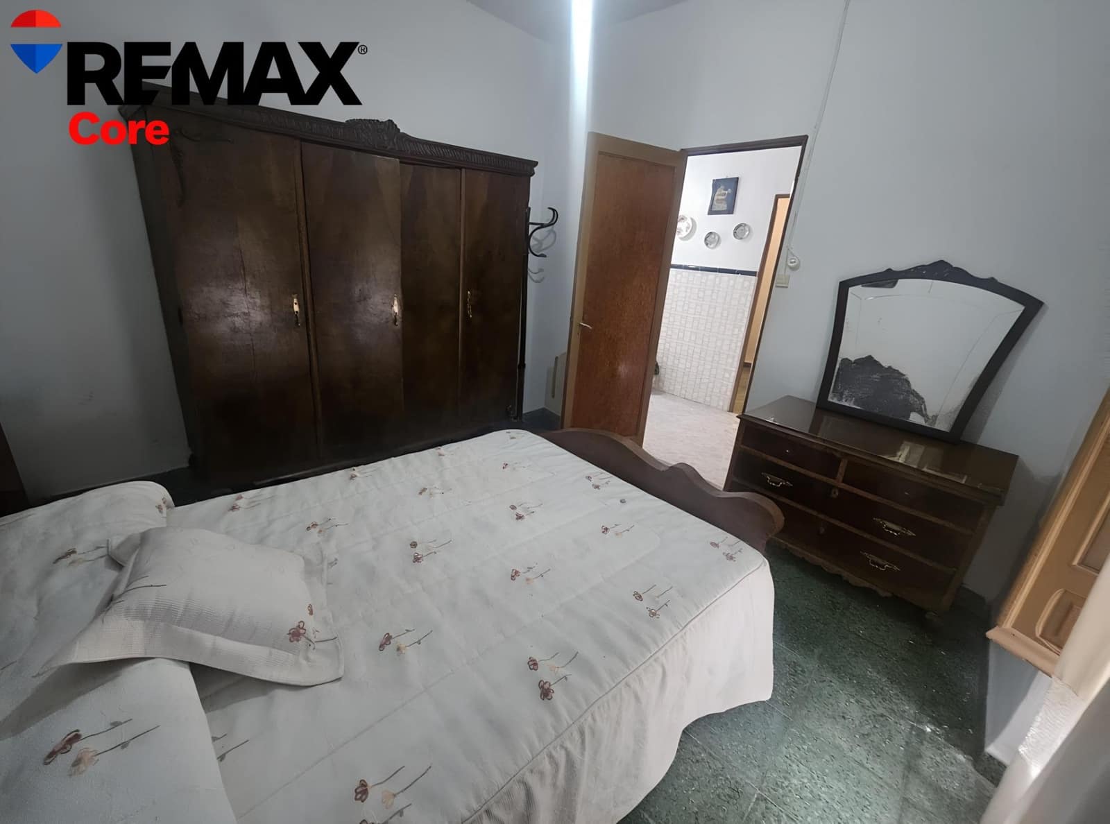 4 bedroom Villa for sale in Valdefuentes with garage - € 100,000 (Ref: 9586514)