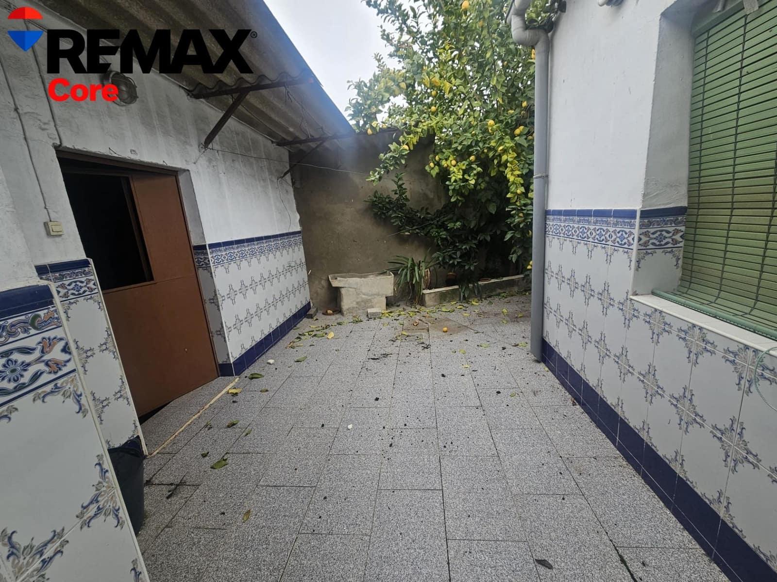 4 bedroom Villa for sale in Valdefuentes with garage - € 100,000 (Ref: 9586514)