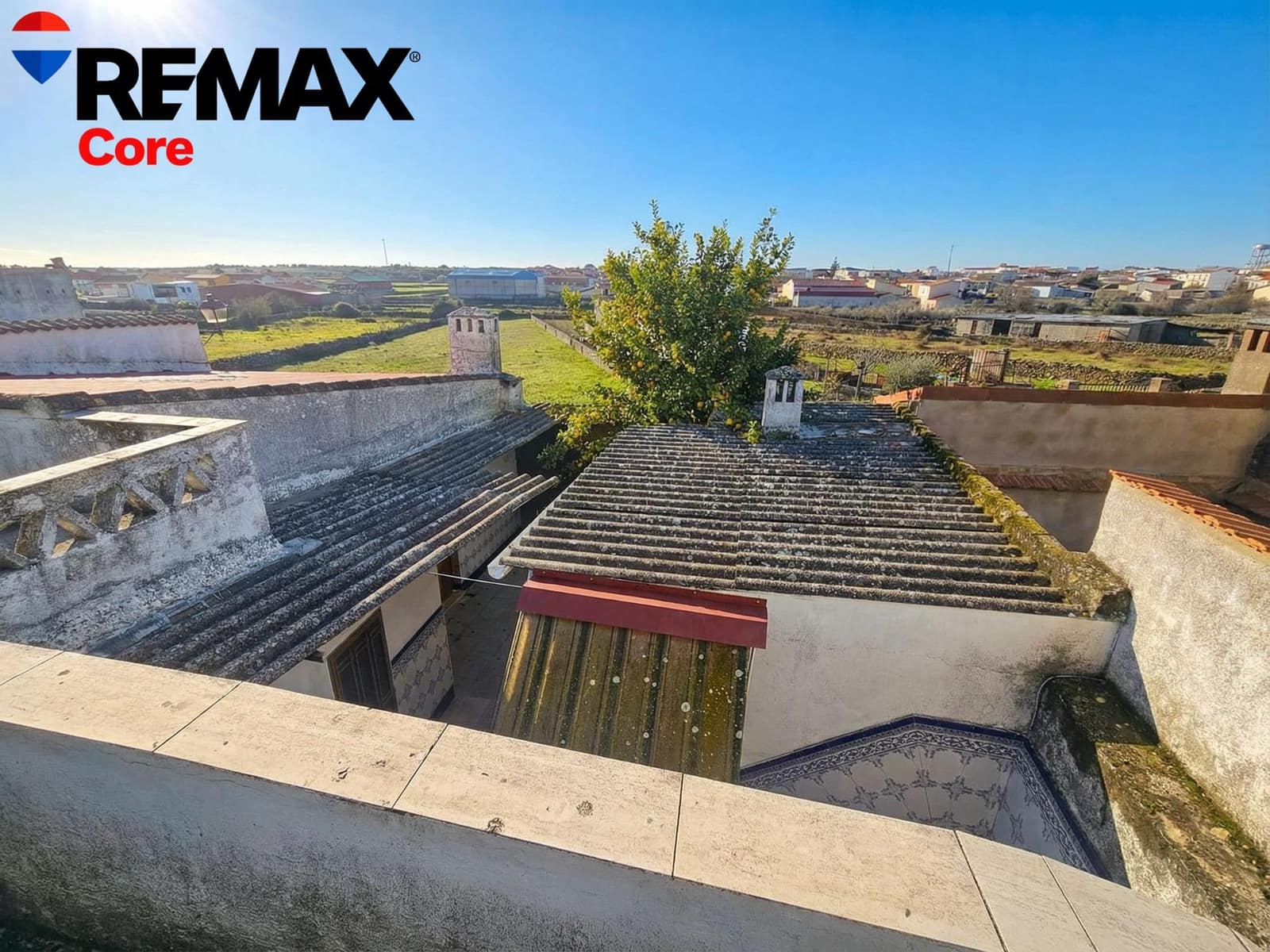 4 bedroom Villa for sale in Valdefuentes with garage - € 100,000 (Ref: 9586514)