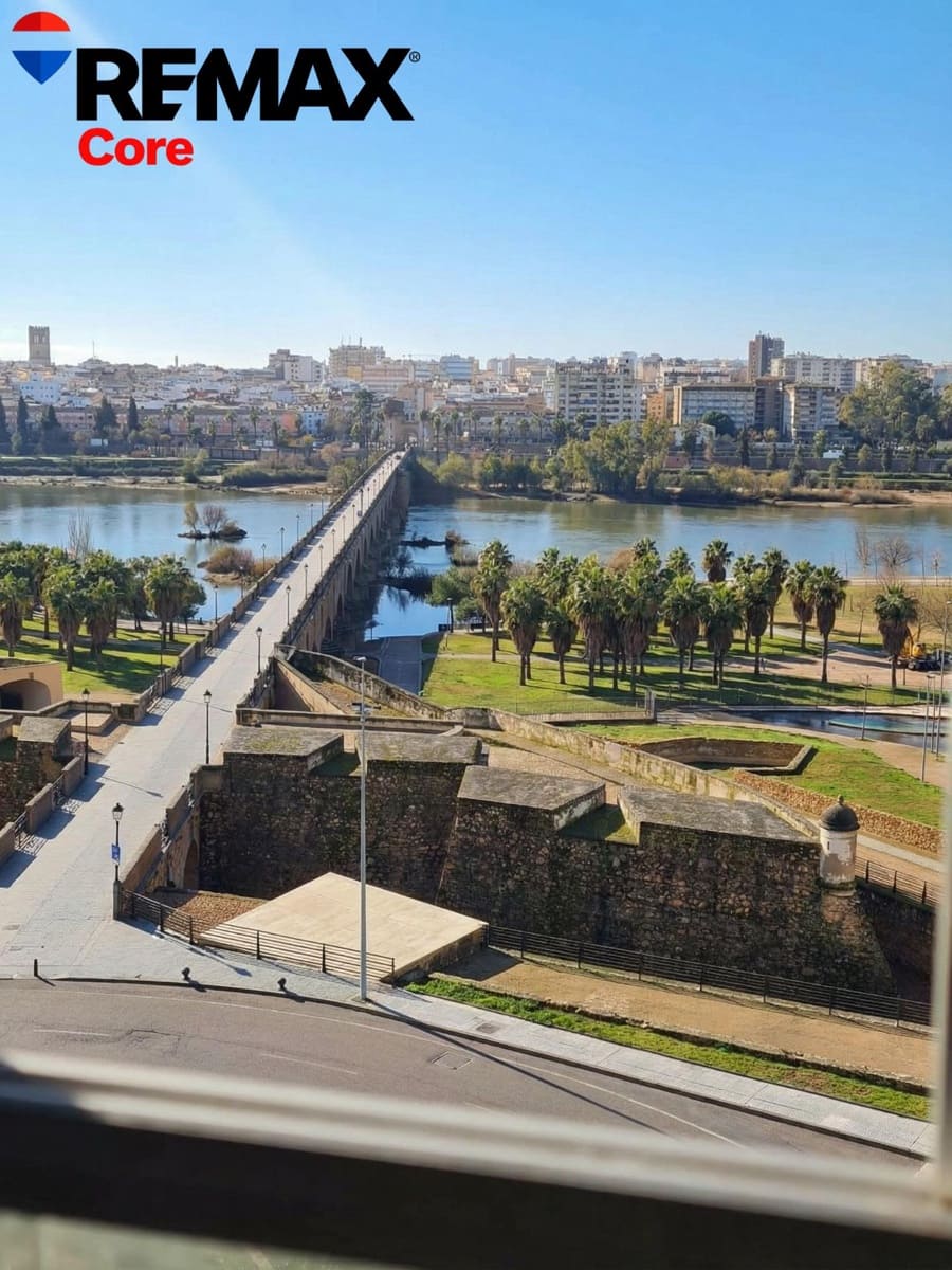 4 bedroom Flat for sale in Badajoz city with garage - € 171,500 (Ref: 9591291)